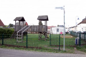 Musste abgebaut werden - die alte, marode Spielanlage auf dem Spielplatz in der Römerstraße.